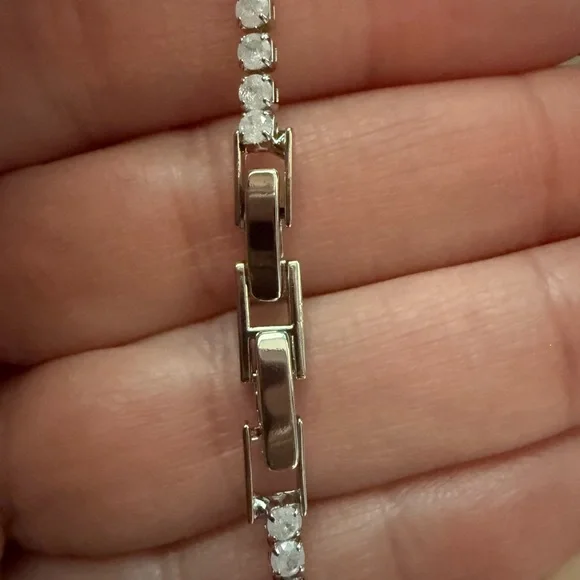 NEW Pretty Bird Jewelry Cubic Zirconia Tennis Bracelet- Sparkling White 7” - Picture 8 of 9